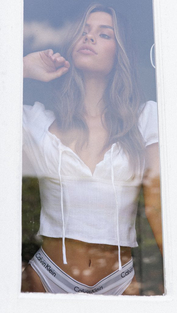 White TIe-Neck Linen Crop Top